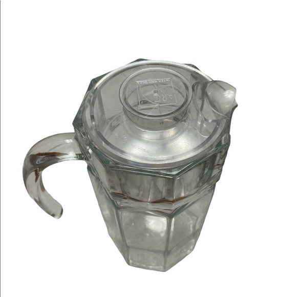 One-Quart ARC International Clear Glass Pitcher - Picture 2 of 2